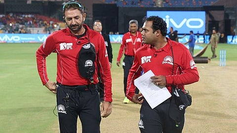 നിതിന്‍ മേനോന്‍, അനില്‍ ചൗധരി/ഫോട്ടോ: ബിസിസിഐ, ട്വിറ്റര്‍