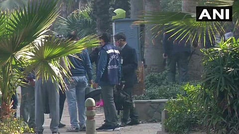 പൊലീസ് പരിശോധന നടത്തുന്നു / എഎന്‍ഐ ചിത്രം