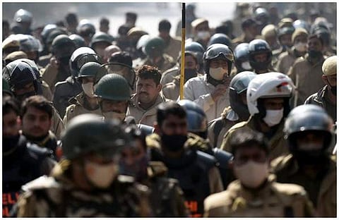 സിംഘുവില്‍ അണിനിരന്ന പൊലീസ് സന്നാഹം/ പിടിഐ