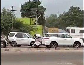 തമിഴ്‌നാട് മുഖ്യമന്ത്രിയുടെ വാഹനവ്യൂഹം അപകടത്തില്‍പ്പെട്ടപ്പോള്‍