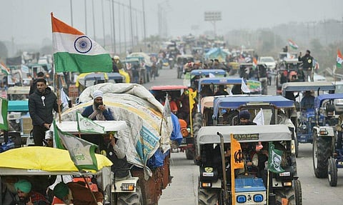 കര്‍ഷകരുടെ ട്രാക്ടര്‍ റാലി / പിടിഐ ചിത്രം