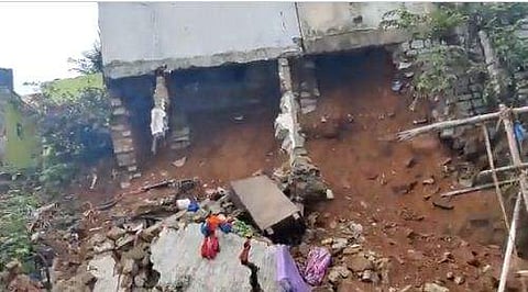 ചരിഞ്ഞ ബഹുനില കെട്ടിടത്തിന്റെ അടിവശം