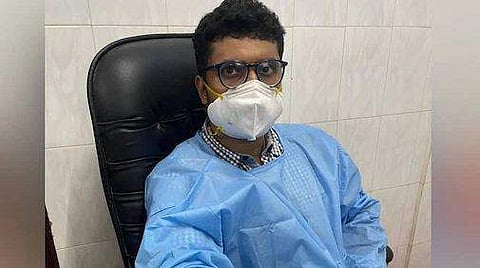 മര്‍ദനമേറ്റ ഡോക്ടര്‍ ഗണേഷ്/വിഡിയോ ദൃശ്യം