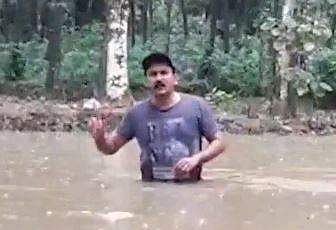 പിസി ജോര്‍ജിന്റെ വീടിന് മുന്നില്‍ നില്‍ക്കുന്ന ഷോണ്‍ ജോര്‍ജ്/ ടെലിവിഷന്‍ ദൃശ്യം