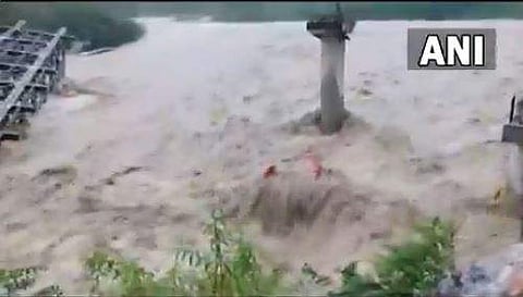 ഉത്തരാഖണ്ഡില്‍ കനത്തമഴയില്‍ പാലം ഒലിച്ചുപോയ നിലയില്‍, എഎന്‍ഐ