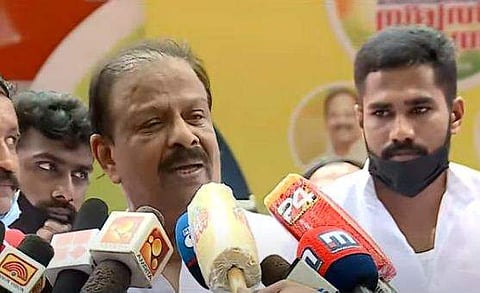 കെ സുധാകരന്‍ മാധ്യമങ്ങളോട് സംസാരിക്കുന്നു / ടെലിവിഷന്‍ ചിത്രം