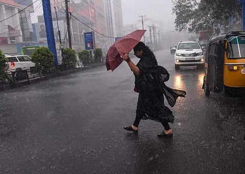 തീവ്ര മഴയ്ക്ക് സാധ്യത ; രണ്ടു ജില്ലകളില്‍ ഓറഞ്ച് അലര്‍ട്ട് ; എട്ടിടത്ത് യെല്ലോ