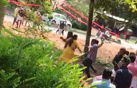 എംജി യൂണിവേഴ്‌സിറ്റിയില്‍ എസ്എഫ്‌ഐ - എഐഎസ്എഫ് പ്രവര്‍ത്തകര്‍ ഏറ്റുമുട്ടിയപ്പോള്‍/വിഡിയോ ദൃശ്യം