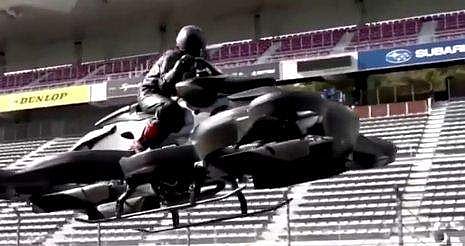 ഹോവര്‍ബൈക്ക് പറത്തുന്നു