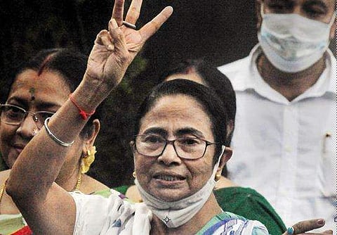 തെരഞ്ഞെടുപ്പ് വിജയത്തിന് ശേഷം പ്രവര്‍ത്തകരെ അഭിസംബോധന ചെയ്യുന്ന മത/പിടിഐ