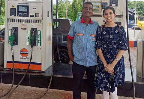 രാജ​ഗോപാലും മകൾ ആര്യയും/ ട്വിറ്റർ