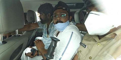 നടന്‍ ജോജുവിന്റെ കാര്‍ പ്രതിഷേധക്കാര്‍ വളഞ്ഞപ്പോള്‍