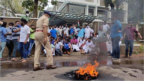 കോൺ​ഗ്രസിന്റെ പ്രതിഷേധ പ്രകടനം/ ചിത്രം : എ സനേഷ് ( ന്യൂ ഇൻഡ്യൻ എക്സ്പ്രസ്)