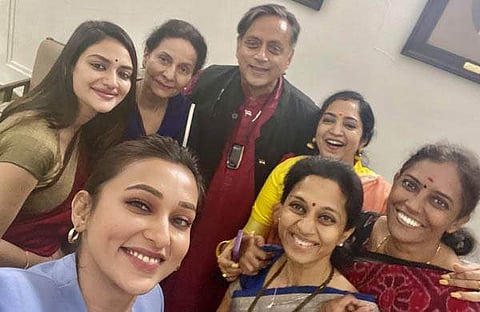 തരൂര്‍ ട്വീറ്റ് ചെയ്ത ചിത്രം