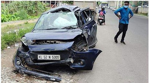 അപകടത്തിൽ തകർന്ന കാർ/ ടെലിവിഷൻ ദൃശ്യം