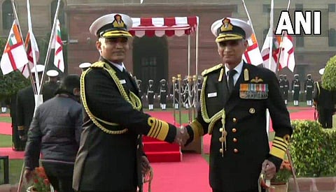 ഹരികുമാർ, സ്ഥാനമൊഴിയുന്ന മേധാവി കരംബീർ സിങിനൊപ്പം/ എഎൻഐ ചിത്രം