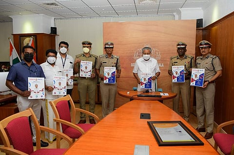പോലീസിന്‍റെ നവീകരിച്ച സിറ്റിസണ്‍ സര്‍വ്വീസ് പോര്‍ട്ടല്‍, സിറ്റിസണ്‍ സര്‍വ്വീസ് ഉള്‍പ്പെടുത്തിയ മൊബൈല്‍ ആപ്ലിക്കേഷന്‍ എന്നിവയുടെ ഉദ്ഘാടനം മുഖ്യമന്ത്രി പിണറായി വിജയന്‍ നിര്‍വ്വഹിക്കുന്നു