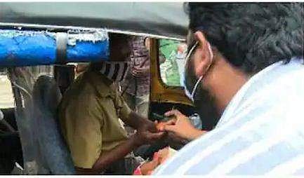 യൂത്ത് കോണ്‍ഗ്രസിന്റെ ലഡുവിതരണം/വീഡിയോ സ്‌ക്രീന്‍ഷോട്ട്