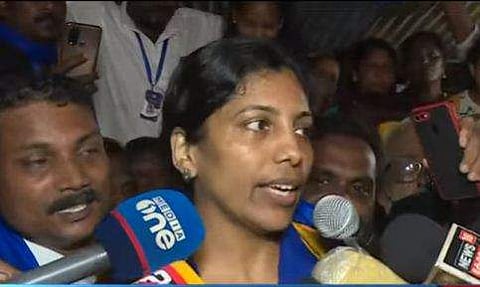 സമരം അവസാനിപ്പിച്ച ശേഷം ഗവേഷക മാധ്യമങ്ങളെ കാണുന്നു