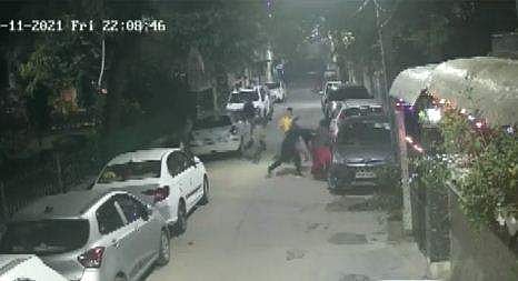 മര്‍ദ്ദിക്കുന്നതിന്റെ വീഡിയോ ദൃശ്യം