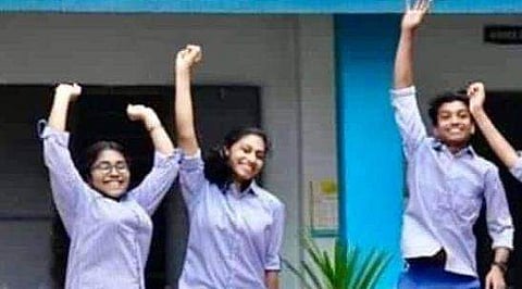 ബാലുശേരി ഹയര്‍സെക്കന്‍ഡറി സ്‌കൂളിലെ യൂണിഫോം