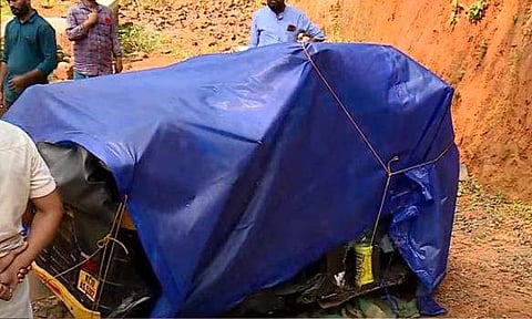 മലപ്പുറത്ത് നിയന്ത്രണം വിട്ട് ഓട്ടോറിക്ഷ മറിഞ്ഞനിലയില്‍