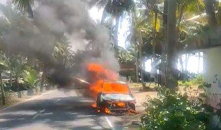 കരുനാഗപ്പള്ളിയില്‍ ഓടിക്കൊണ്ടിരുന്ന കാറിന് തീപിടിച്ചപ്പോള്‍, ടെലിവിഷന്‍ ചിത്രം