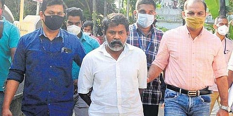 റിപ്പര്‍ ജയാനന്ദനെ തെളിവെടുപ്പിനു കൊണ്ടുവന്നപ്പോള്‍/എക്‌സ്പ്രസ്‌