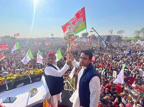 ജയന്ത് ചൗധരിക്കൊപ്പം മീററ്റില്‍ നടന്ന മഹാറാലിയില്‍ അഖിലേഷ് യാദവ്‌