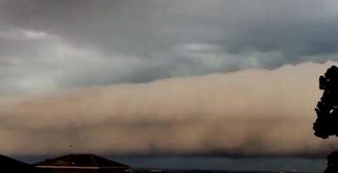 ഓസ്‌ട്രേലിയന്‍ കടല്‍ത്തീരത്ത് രൂപംകൊണ്ട ഭീമന്‍ മേഘപടലം