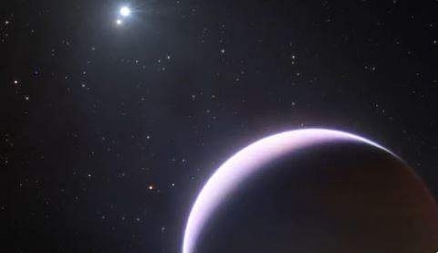 നക്ഷത്രങ്ങളെ വലംവെയ്ക്കുന്ന അപൂര്‍വ്വ ഗ്രഹം: IMAGE CREDIT: ESO