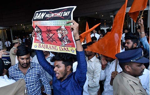 ബജ്‌റംഗ്ദള്‍ പ്രവര്‍ത്തകരുടെ പ്രതിഷേധം / ഫയല്‍