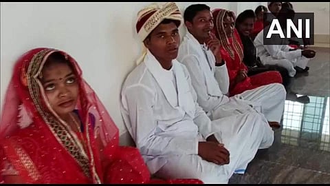 മുന്‍ നക്‌സലുകളുടെ വിവാഹ ചടങ്ങില്‍ നിന്ന്/എഎന്‍ഐ