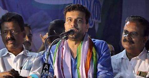 ഐശ്വര്യകേരള യാത്രയില്‍ പങ്കെടുത്ത് സംസാരിക്കുന്ന രമേഷ് പിഷാരടി