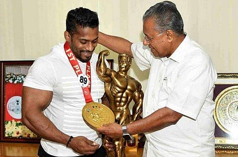 ചിത്തരേശ് നടേശനെ മുഖ്യമന്ത്രി ആദരിക്കുന്നു/ ഫെയ്‌സ്ബുക്ക് ചിത്രം