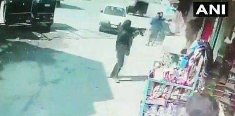 ജമ്മുകശ്മീരില്‍ ഭീകരര്‍ വെടിയുതിര്‍ക്കുന്നു/ എഎന്‍ഐ ചിത്രം