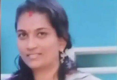 അക്രമി സംഘം തട്ടിക്കൊണ്ടുപോയ ബിന്ദു / ടെലിവിഷന്‍ ചിത്രം