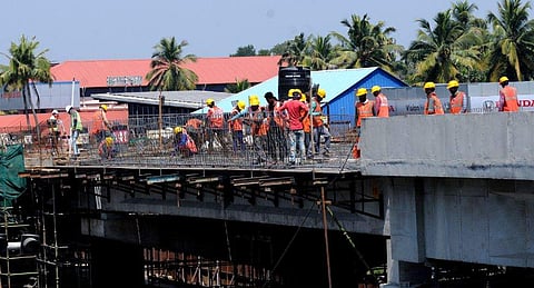 പാലാരിവട്ടം പാലം നിര്‍മ്മാണം പുരോഗമിക്കുന്നു / ഫയല്‍ ചിത്രം