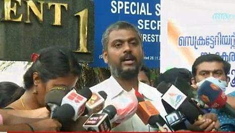 എല്‍ജിഎസ് ഉദ്യോഗാര്‍ഥികള്‍ സമരം അവസാനിപ്പിച്ച ശേഷം മാധ്യമങ്ങളെ കാണുന്നു