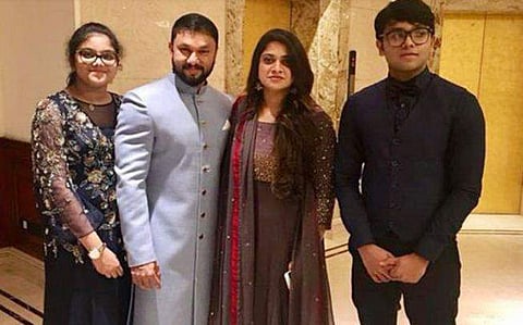 തസ്ലീന കുടുംബത്തോടൊപ്പം/ ഫേയ്സ്ബുക്ക്