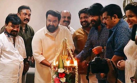 അമ്മയുടെ കെട്ടിടം മമ്മൂട്ടിയും മോഹൻലാലും ചേർന്ന് ഉദ്ഘാടനം ചെയ്യുന്നു/ ഫേയ്സ്ബുക്ക്