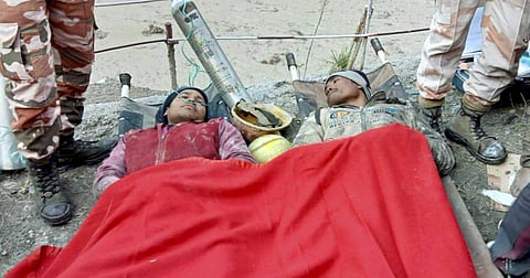 ഉത്തരാഖണ്ഡിലെ ചമോലി ജില്ലയില്‍ മഞ്ഞുമല ഇടിഞ്ഞുണ്ടായ അപകടത്തില്‍ നിന്നും രക്ഷപ്പെട്ടവര്‍