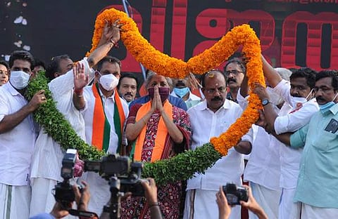 വിജയ യാത്രയ്ക്കു തൃപ്പൂണിത്തുറയില്‍ നല്‍കിയ സ്വീകരണം/എ സനേഷ്‌