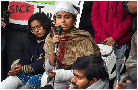 ജെഎന്‍യു അക്രമത്തില്‍ പരിക്കേറ്റ ഐഷിയും വിദ്യാര്‍ത്ഥി നേതാക്കളും മാധ്യമങ്ങളെ കണ്ടപ്പോള്‍/ പിടിഐ