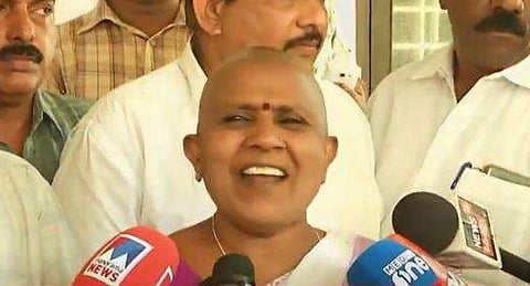 ലതികാ സുഭാഷ് മാധ്യമങ്ങളോടു സംസാരിക്കുന്നു/ടിവി ദൃശ്യം