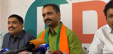 കെ സുരേന്ദ്രന്റെ വാര്‍ത്താ സമ്മേളനം/ഫെയ്‌സ്ബുക്ക്‌