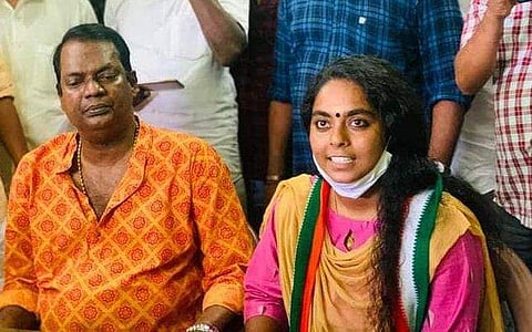 നാമനിർദേശ പത്രിക സമർപ്പിക്കാനെത്തിയ അരിത ബാബു സലിംകുമാറിനൊപ്പം/ ഫേയ്സ്ബുക്ക്