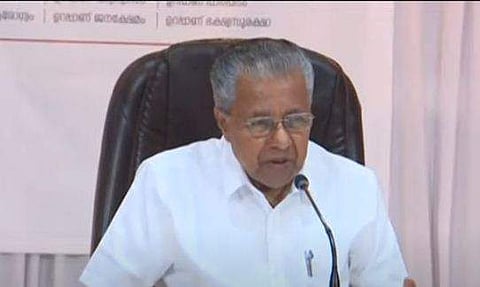 പിണറായി വിജയന്‍ മാധ്യമങ്ങളോടു സംസാരിക്കുന്നു/ടിവി ചിത്രം