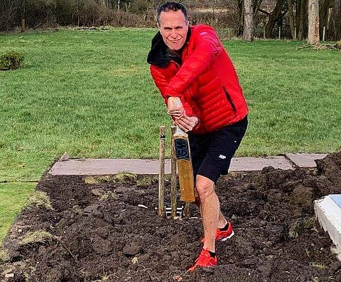 ഉഴുതു മറിച്ച നിലത്ത് ബാറ്റിങ്; വീണ്ടും പരിഹാസവുമായി വോൺ; ഇനിയും കരഞ്ഞ് തീർക്കൂ എന്ന് ആരാധകർ