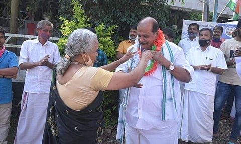 പി സി ജോര്‍ജ് തെരഞ്ഞെടുപ്പ് പ്രചാരണത്തിനിടെ / ഫെയ്‌സ്ബുക്ക്‌